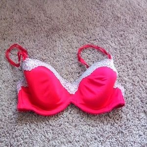 Lightly lined bra